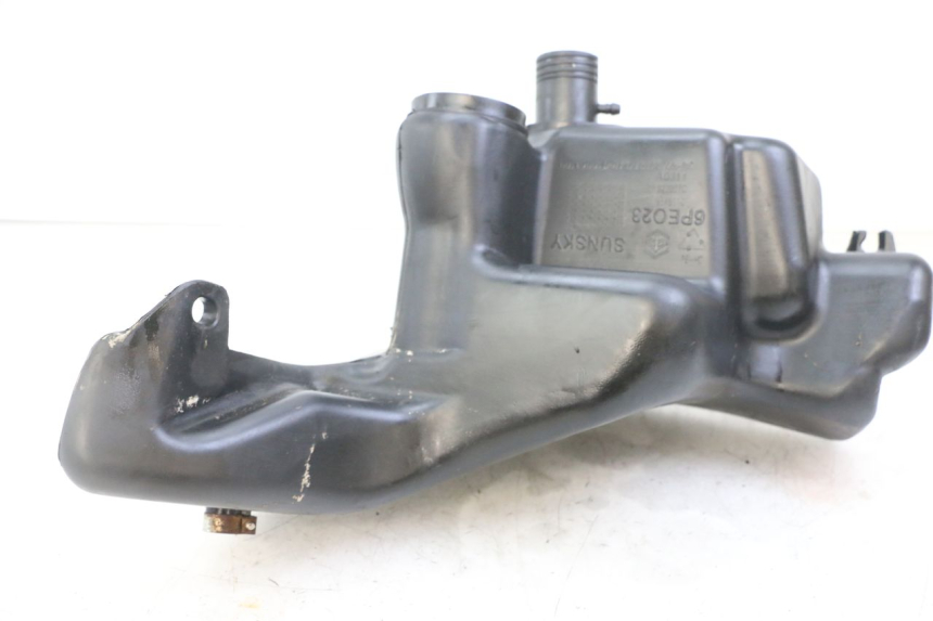 photo de RESERVOIR ESSENCE PIAGGIO FLY 2T 50 (2004 - 2017) - Autre angle de vue