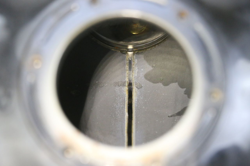 photo de RESERVOIR ESSENCE YAMAHA FZ6 N FAZER 600 (2004 - 2006) - Zoom état d’usage