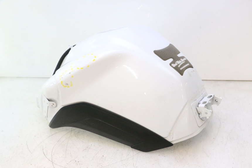 photo de RESERVOIR ESSENCE YAMAHA FZ8 800 (2010 - 2016) - Points de fixation