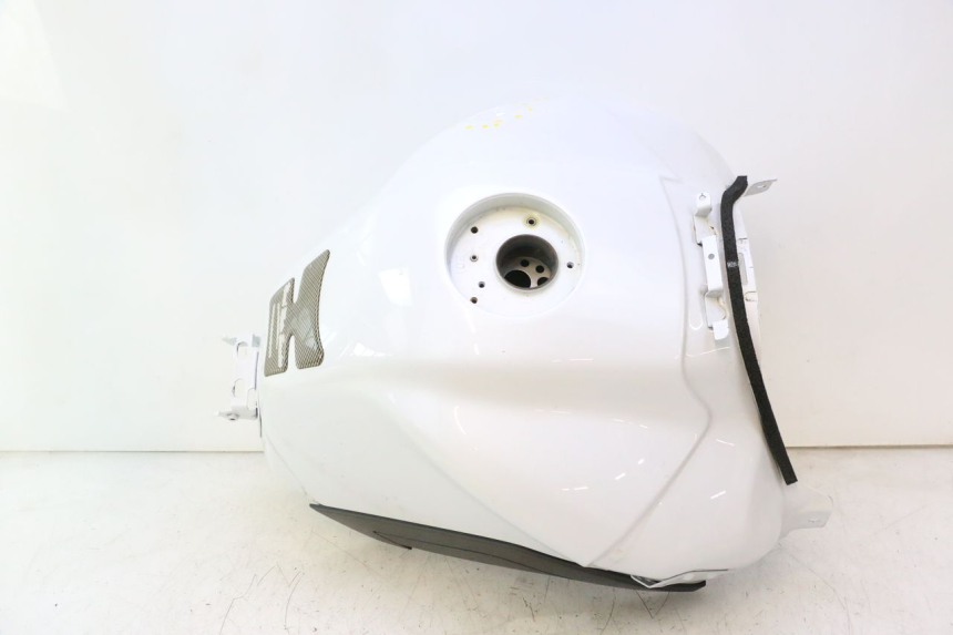 photo de RESERVOIR ESSENCE YAMAHA FZ8 800 (2010 - 2016) - Marquages et références