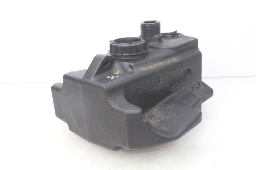 photo de RESERVOIR ESSENCE PEUGEOT GEOPOLIS 400 (2007 - 2013) - Autre angle de vue