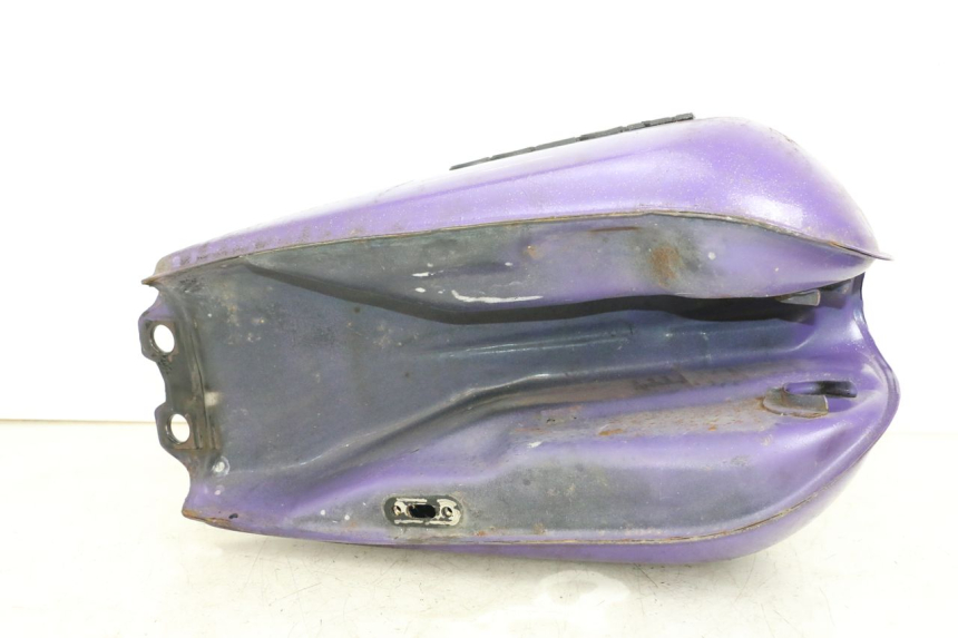 photo de RESERVOIR ESSENCE SUZUKI GN 125 (1997 - 2000) - Zoom état d’usage