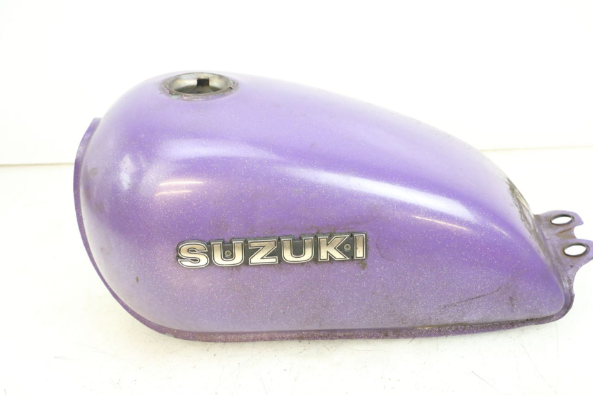photo de RESERVOIR ESSENCE SUZUKI GN 125 (1997 - 2000) - Vue d’ensemble