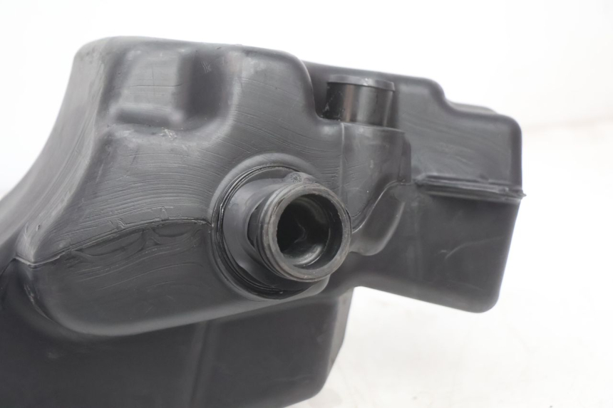 photo de RESERVOIR ESSENCE GILERA GP 800 (2007 - 2013) - Zoom composants