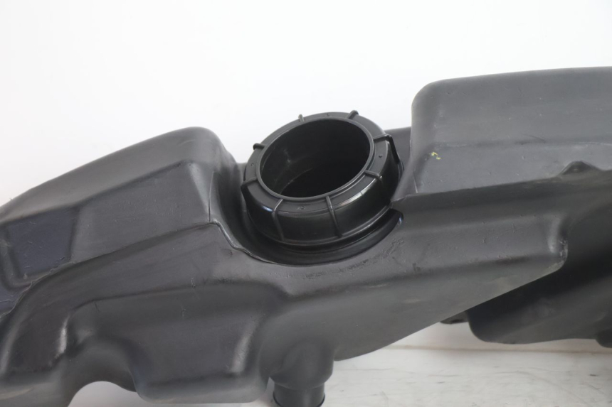 photo de RESERVOIR ESSENCE GILERA GP 800 (2007 - 2013) - État de surface