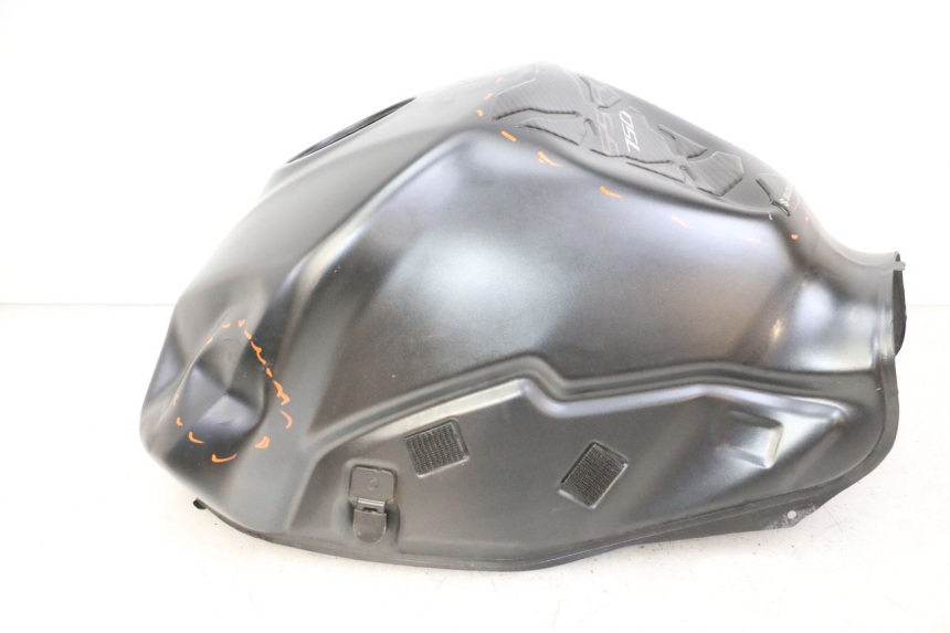 photo de RESERVOIR ESSENCE SUZUKI GSR 750 (2011 - 2017) - Zoom composants