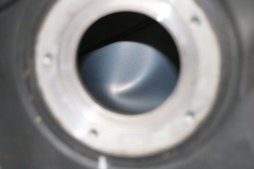 photo de RESERVOIR ESSENCE SUZUKI GSR 750 (2011 - 2017) - Gros plan technique