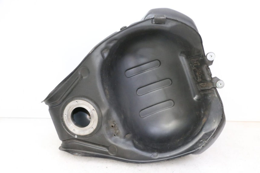 photo de RESERVOIR ESSENCE SUZUKI GSR 750 (2011 - 2017) - Vue d’ensemble