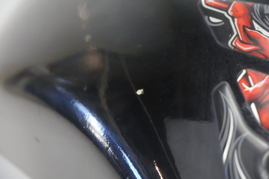 photo de RESERVOIR ESSENCE SUZUKI GSX F GSXF 750 (1988 - 1998) - Vue rapprochée