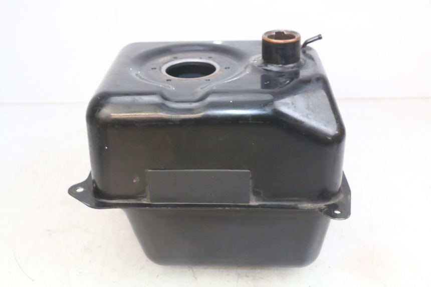 photo de RESERVOIR ESSENCE SYM GTS EFI 125 (2012 - 2016) - Gros plan technique