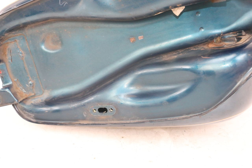 photo de RESERVOIR ESSENCE SUZUKI GZ MARAUDER 125 (1998 - 2004) - Points de fixation