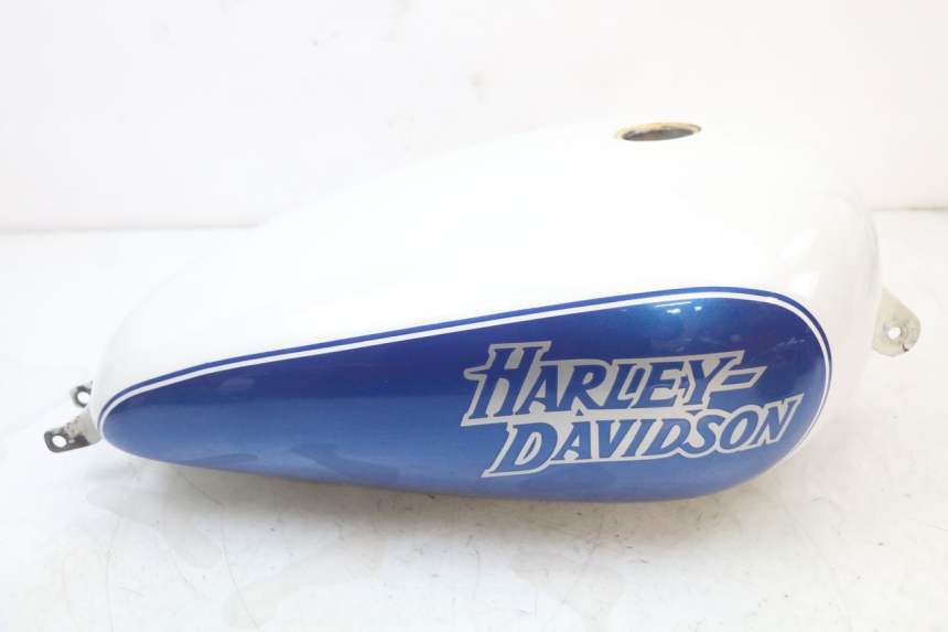 photo de RESERVOIR ESSENCE HARLEY DAVIDSON SPORTSTER XL CUSTOM 883 (1999 - 2006) - Détail de la pièce