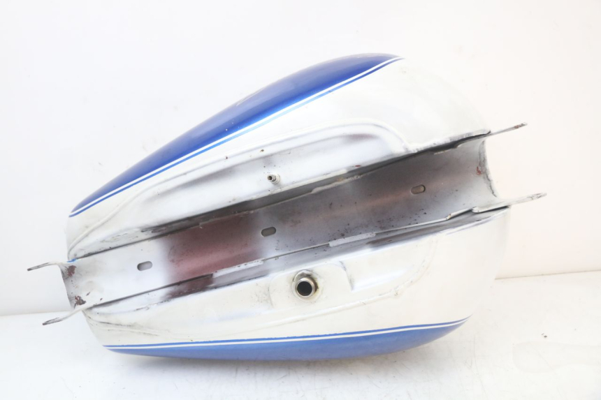 photo de RESERVOIR ESSENCE HARLEY DAVIDSON SPORTSTER XL CUSTOM 883 (1999 - 2006) - Zoom composants