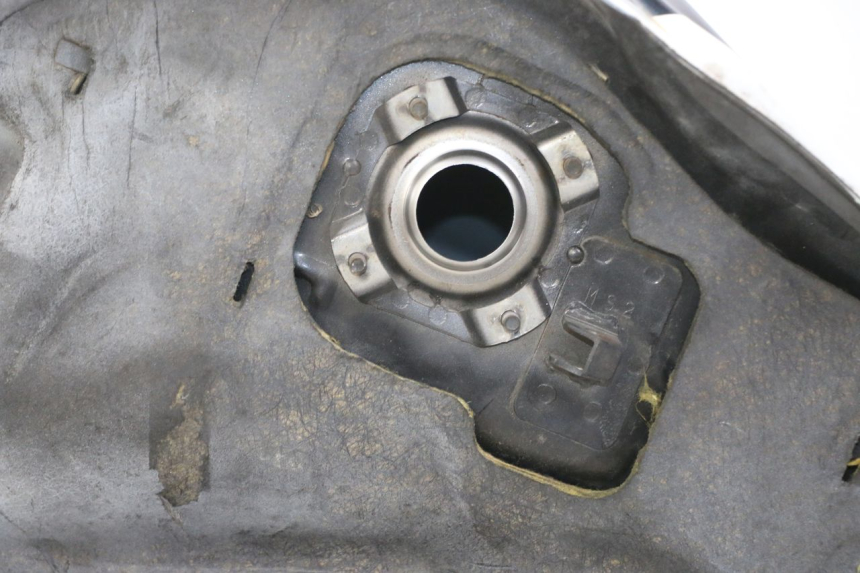 photo de RESERVOIR ESSENCE HONDA CBR F 1000 (1993 - 1996) - Détail de la pièce