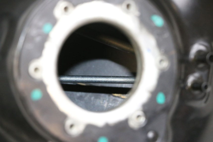 photo de RESERVOIR ESSENCE HUSQVARNA SVARTPILEN 401 (2018 - 2023) - Autre angle de vue