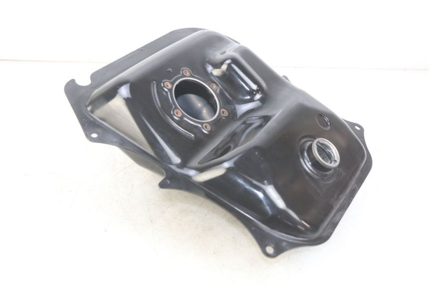 photo de RESERVOIR ESSENCE YAMAHA HW XENTER 125 (2011 - 2017) - Points de fixation