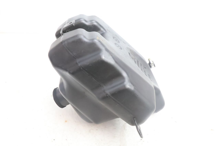 photo de RESERVOIR ESSENCE PEUGEOT KISBEE 2T 50 (2010 - 2017) - Gros plan technique