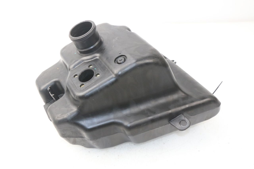 photo de RESERVOIR ESSENCE PEUGEOT KISBEE 4T 50 (2010 - 2017) - Autre angle de vue