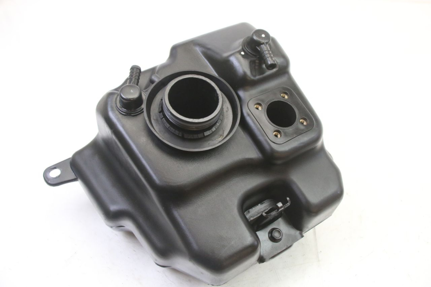 photo de RESERVOIR ESSENCE PEUGEOT KISBEE 4T 50 (2018 - 2022) - Détail de la pièce