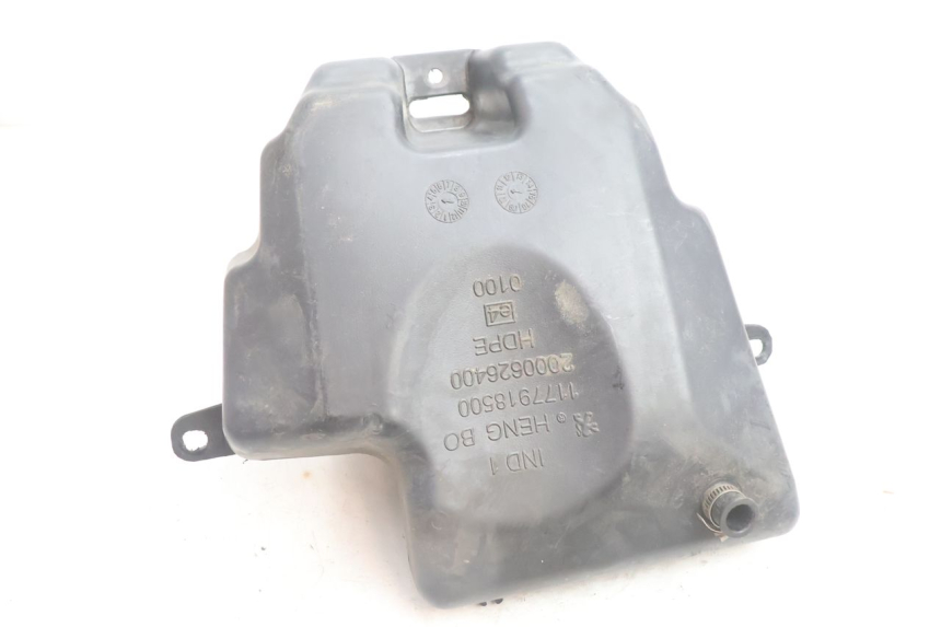 photo de RESERVOIR ESSENCE PEUGEOT KISBEE 4T 50 (2010 - 2017) - Gros plan technique