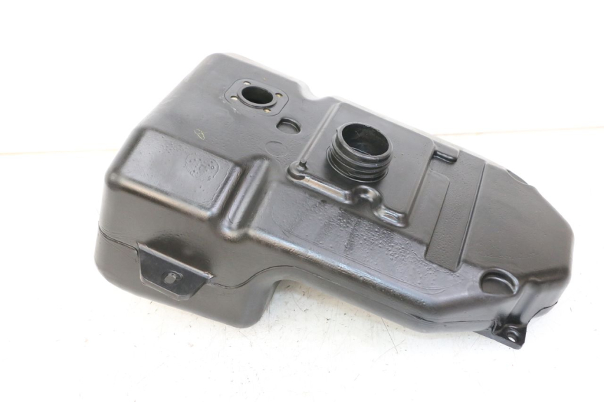 photo de RESERVOIR ESSENCE KYMCO PEOPLE S 125 (2000 - 2008) - Autre angle de vue