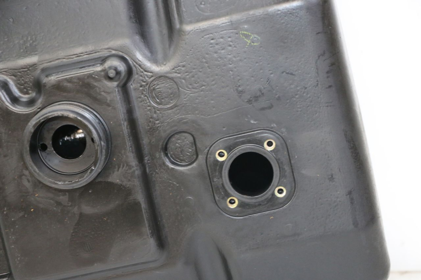 photo de RESERVOIR ESSENCE KYMCO PEOPLE S 125 (2000 - 2008) - Vue d’ensemble