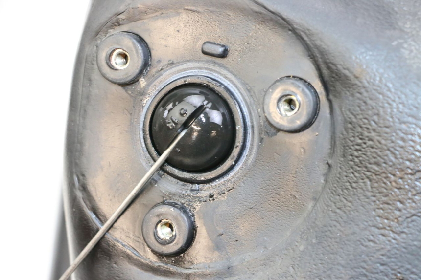 photo de RESERVOIR ESSENCE KYMCO STRYKER OFF ROAD 125 (1999 - 2005) - Gros plan technique