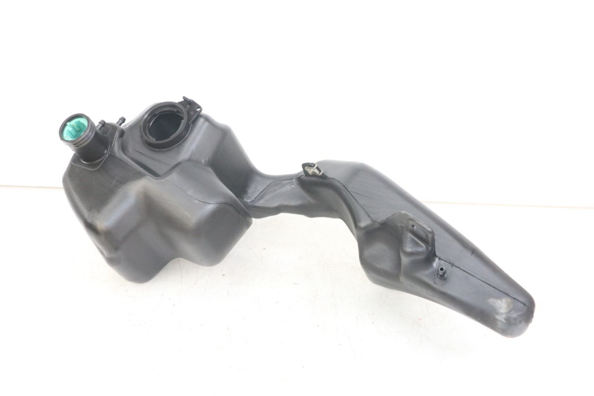 photo de RESERVOIR ESSENCE PIAGGIO LIBERTY 125 (2009 - 2013) - Gros plan technique