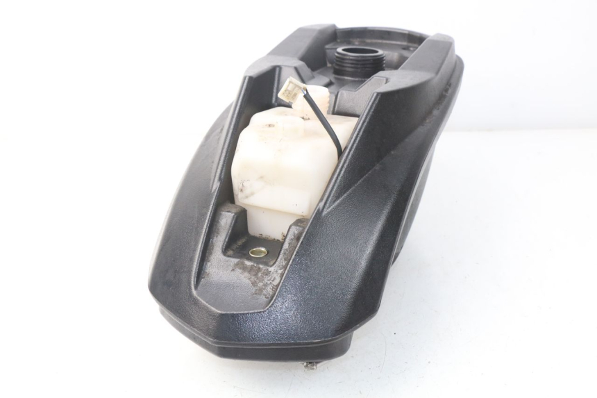 photo de RESERVOIR ESSENCE PEUGEOT LUDIX 50 (2005 - 2007) - Gros plan technique