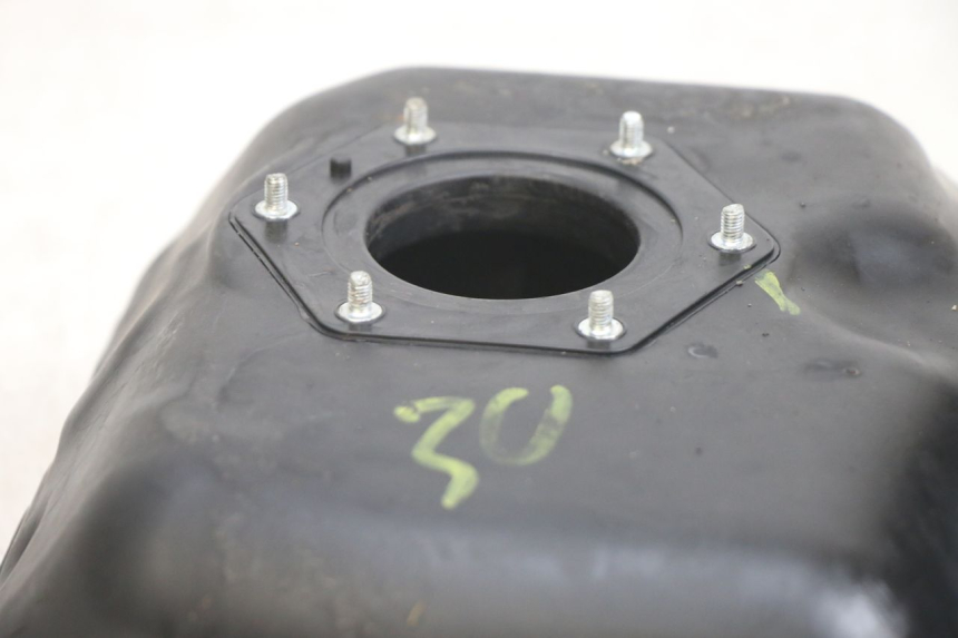 photo de RESERVOIR ESSENCE PIAGGIO MEDLEY 125 (2016 - 2023) - Autre angle de vue