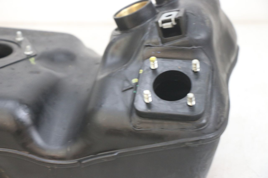 photo de RESERVOIR ESSENCE PIAGGIO MEDLEY 125 (2016 - 2023) - Gros plan technique