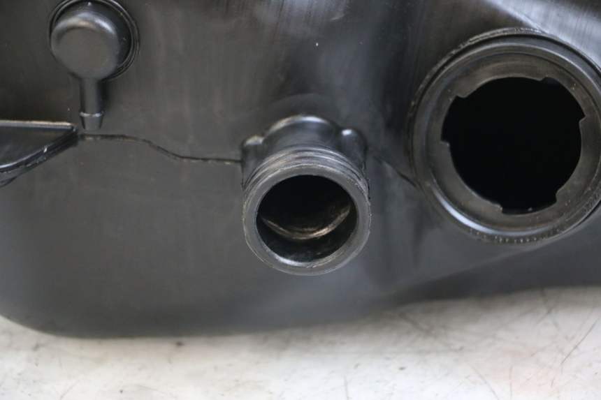 photo de RESERVOIR ESSENCE PIAGGIO MP3 125 (2006 - 2014) - Points de fixation