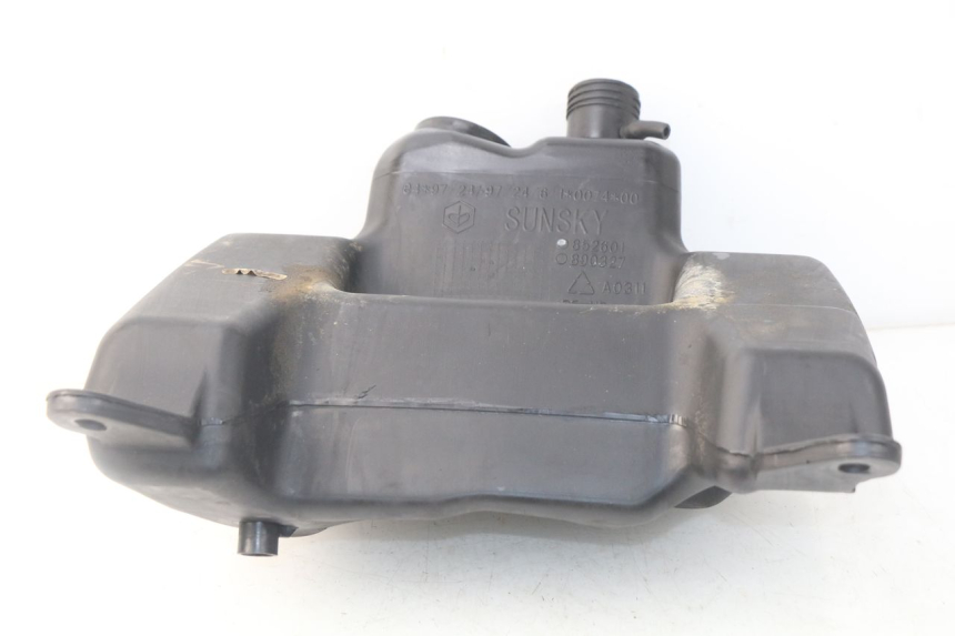 photo de RESERVOIR ESSENCE PIAGGIO NEW TYPHOON 50 (2010 - 2017) - Gros plan technique