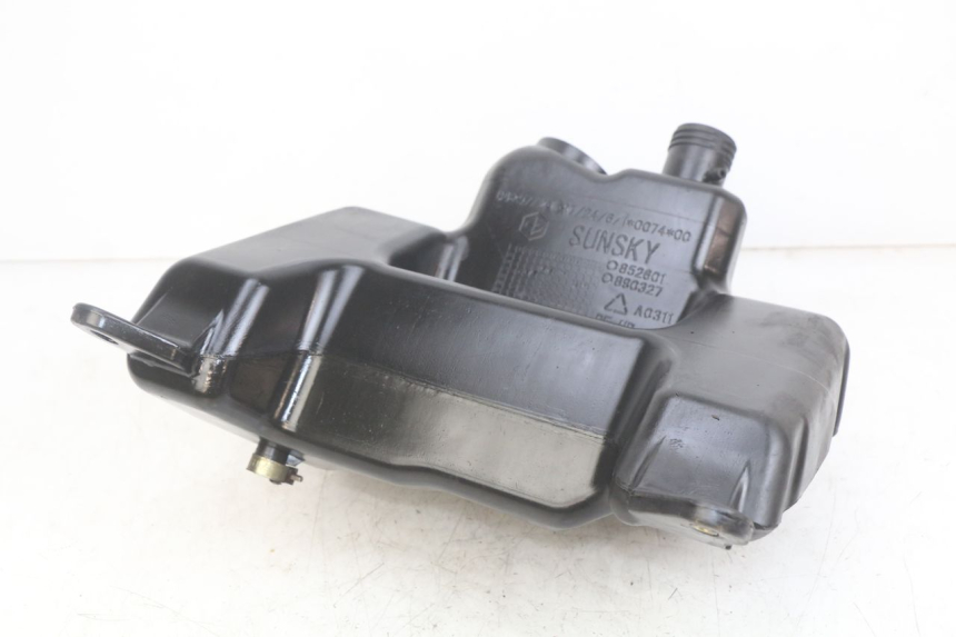 photo de RESERVOIR ESSENCE PIAGGIO NEW TYPHOON 50 (2010 - 2017) - Autre angle de vue