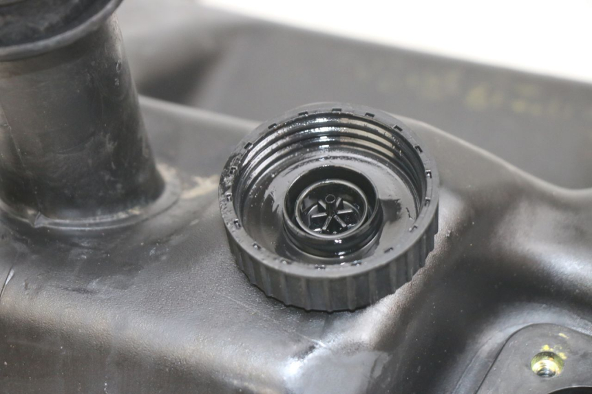 photo de RESERVOIR ESSENCE PIAGGIO NEW TYPHOON 50 (2018 - 2021) - Zoom état d’usage