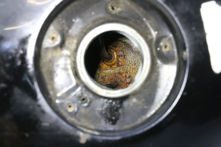 photo de RESERVOIR ESSENCE HONDA NSR R 125 (1994 - 2003) - Autre angle de vue