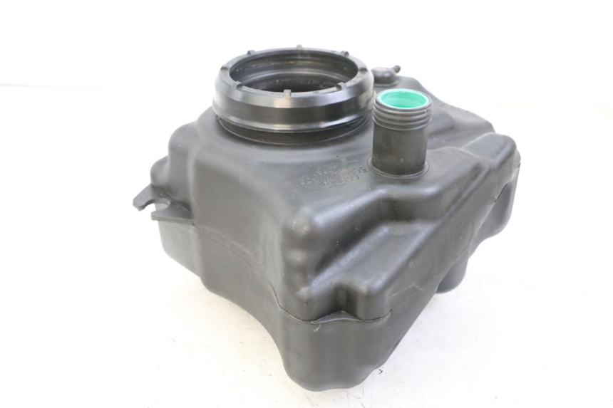 photo de RESERVOIR ESSENCE MBK OVETTO 4T 50 (2008 - 2016) - Gros plan technique