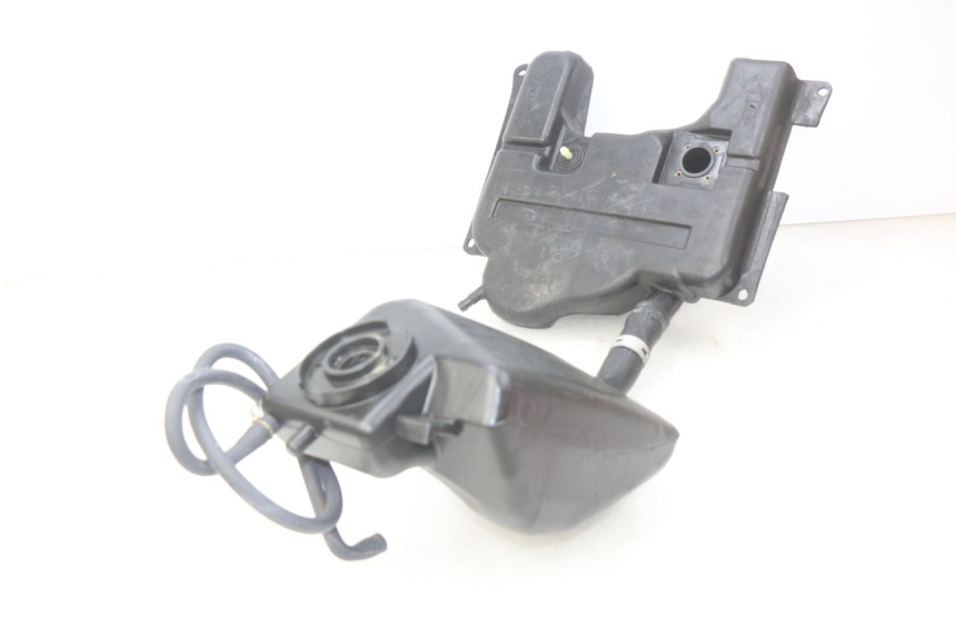 photo de RESERVOIR ESSENCE KYMCO PEOPLE 250 (2004 - 2008) - Détail de la pièce