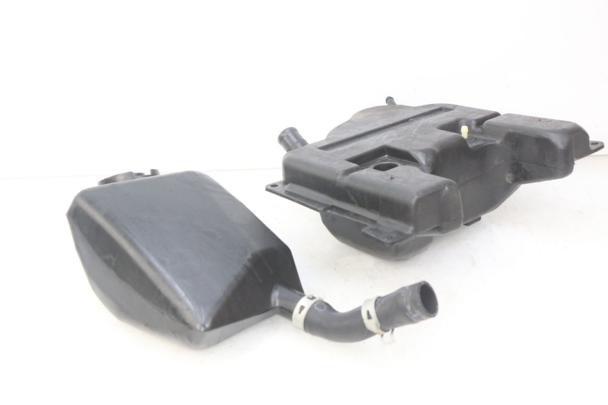 photo de RESERVOIR ESSENCE KYMCO PEOPLE 250 (2004 - 2008) - Gros plan technique