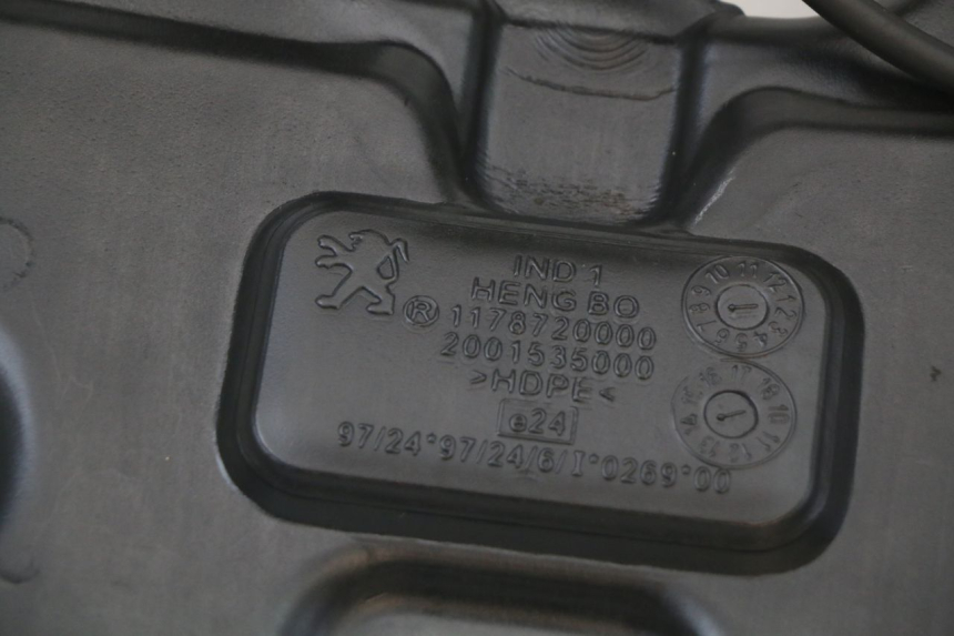 photo de RESERVOIR ESSENCE PEUGEOT DJANGO 125 (2014 - 2017) - Détail de la pièce