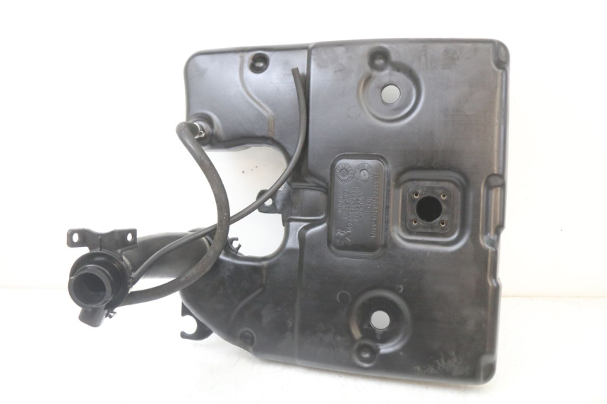 photo de RESERVOIR ESSENCE PEUGEOT DJANGO 125 (2014 - 2017) - Autre angle de vue