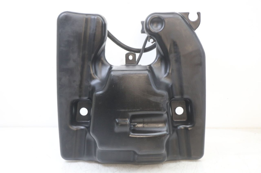 photo de RESERVOIR ESSENCE PEUGEOT DJANGO 125 (2014 - 2017) - Gros plan technique