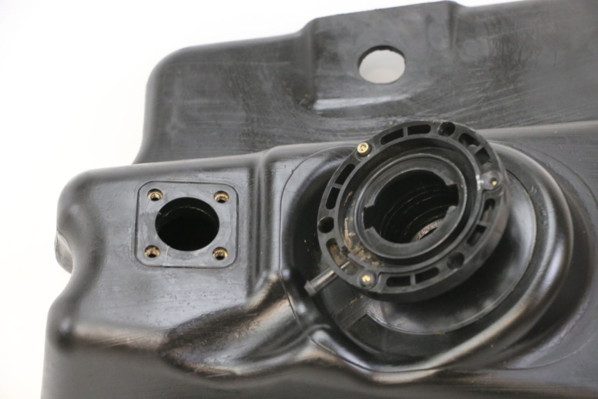 photo de RESERVOIR ESSENCE PEUGEOT SPEEDFIGHT 3 LC 2T 50 (2009 - 2015) - Gros plan technique