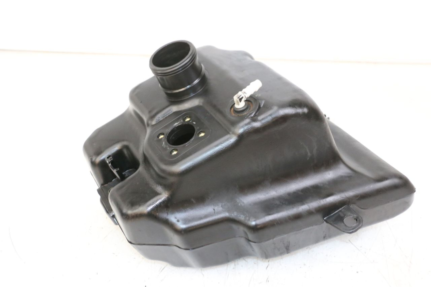 photo de RESERVOIR ESSENCE PEUGEOT STREETZONE 4T 50 (2018 - 2023) - Autre angle de vue