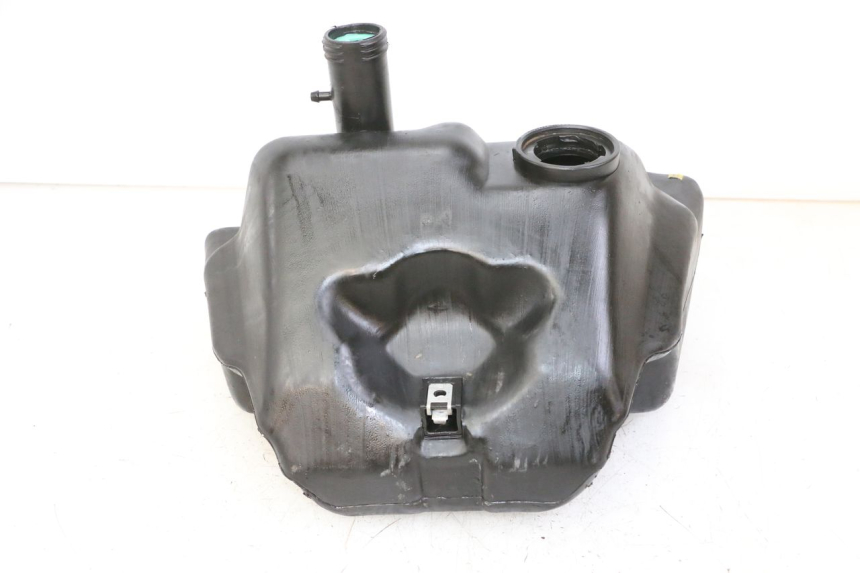 photo de RESERVOIR ESSENCE PIAGGIO VESPA LX 150 (2005 - 2013) - Gros plan technique