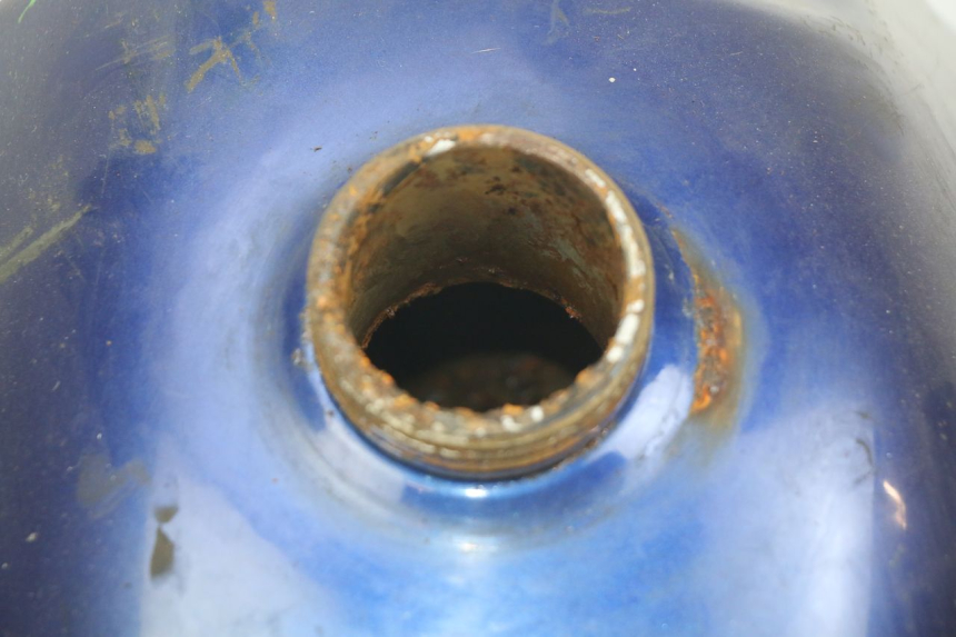 photo de RESERVOIR ESSENCE HYOSUNG RT KARION 125 (2003 - 2007) - Gros plan technique