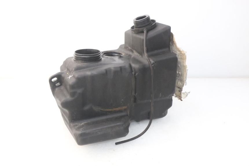 photo de RESERVOIR ESSENCE PEUGEOT SATELIS 500 (2007 - 2013) - Gros plan technique