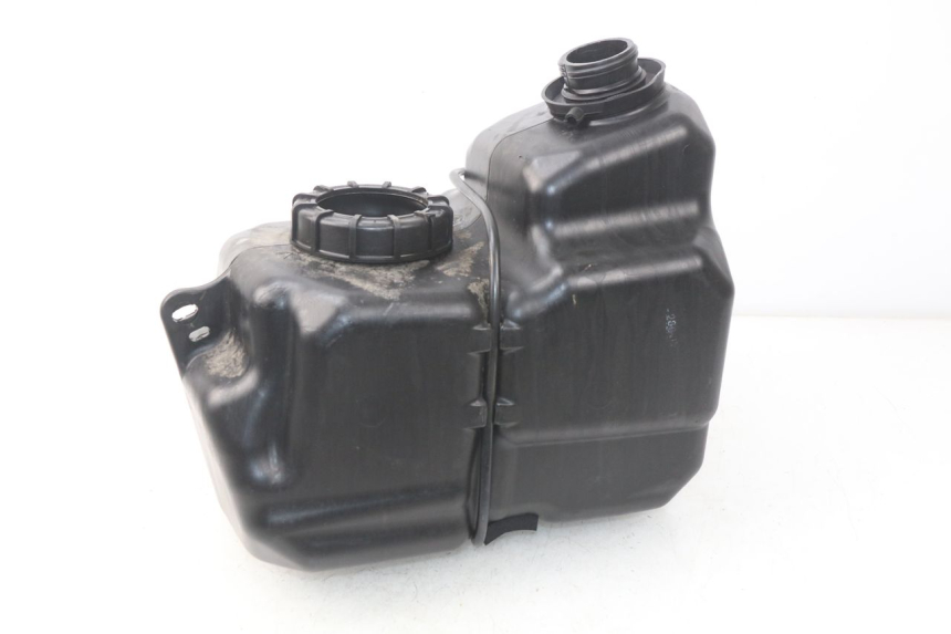 photo de RESERVOIR ESSENCE PEUGEOT SATELIS 125 (2013 - 2018) - Autre angle de vue