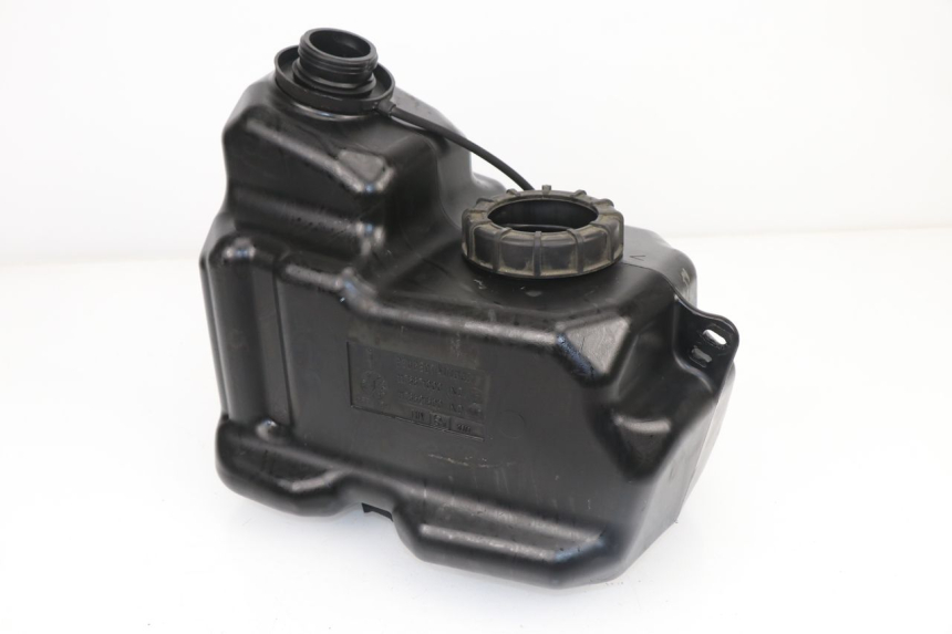 photo de RESERVOIR ESSENCE PEUGEOT SATELIS 125 (2006 - 2009) - Autre angle de vue