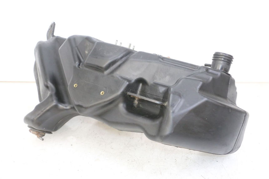 photo de RESERVOIR ESSENCE APRILIA SCARABEO GT TOURING 125 (1999 - 2005) - Détail de la pièce